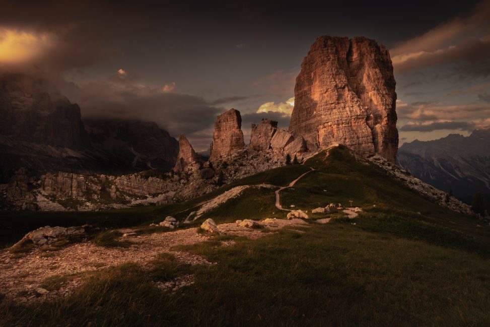 Panorama delle Cinque Torri al tramonto