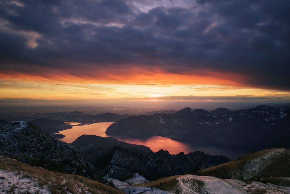 Panorama al tramonto sul lago d'Iseo